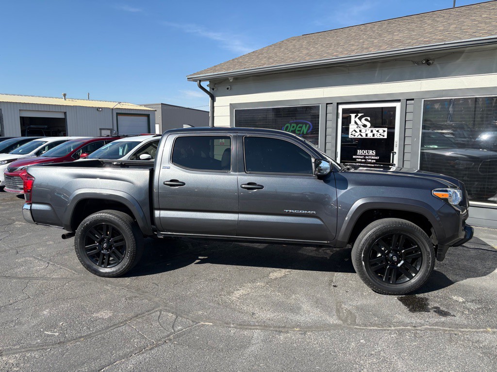 2022 Toyota Tacoma Image 2