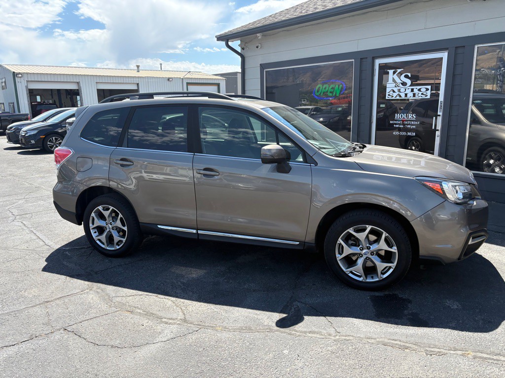 2018 Subaru Forester Image 2