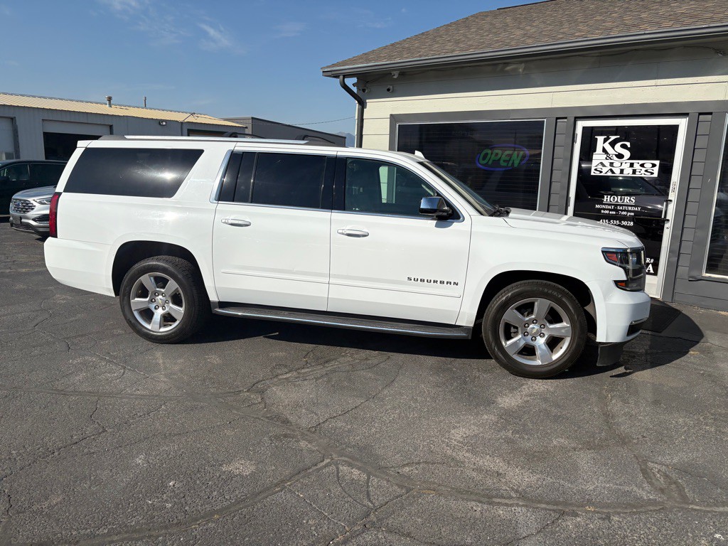 2017 Chevrolet Suburban Image 2