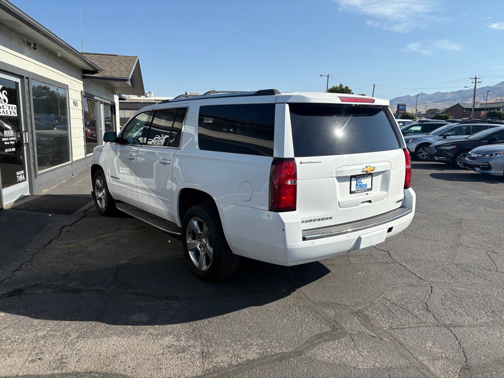2017 Chevrolet Suburban Image 5
