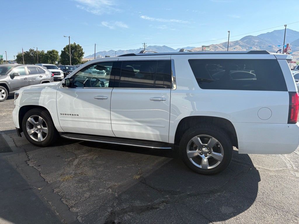 2017 Chevrolet Suburban Image 6