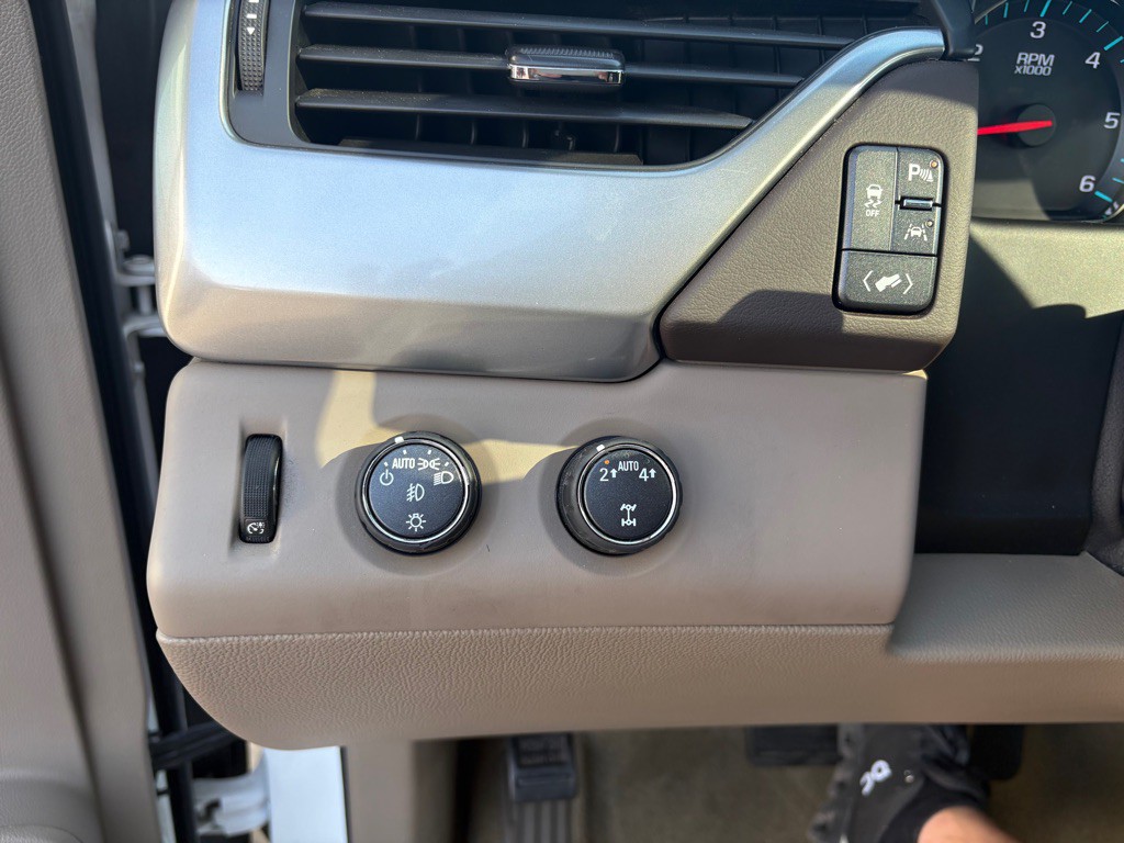 2017 Chevrolet Suburban Image 15