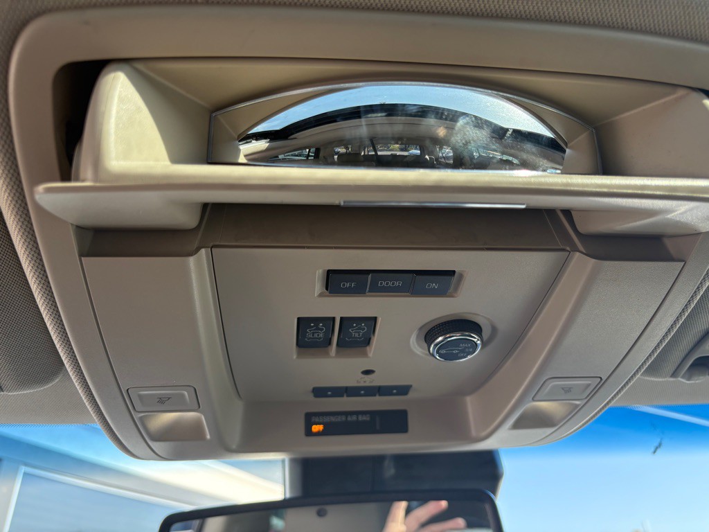 2017 Chevrolet Suburban Image 16