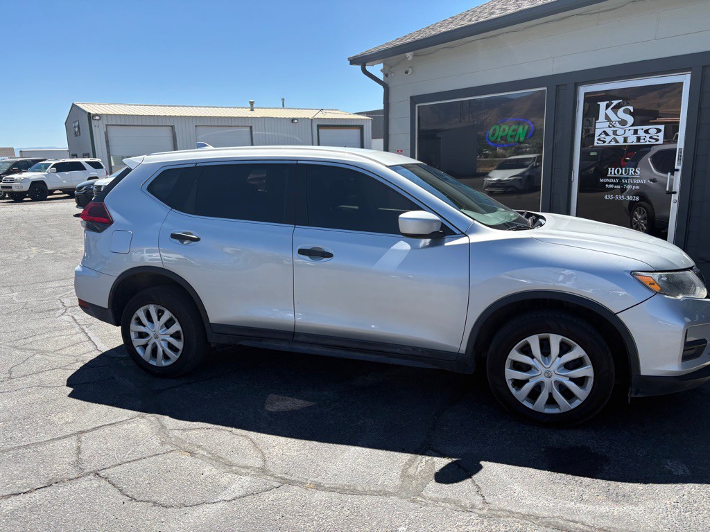2020 Nissan Rogue Image 2