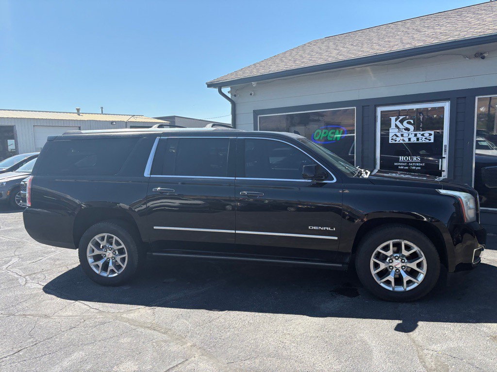 2015 GMC Yukon Image 2