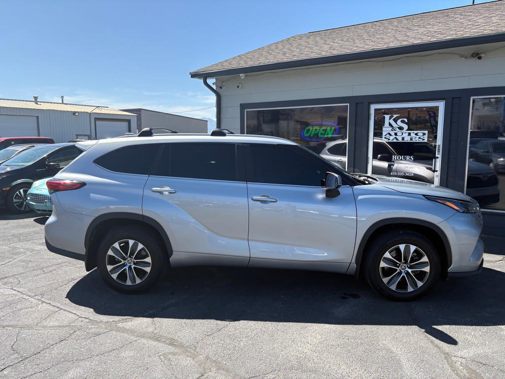 2023 Toyota Highlander Image 2