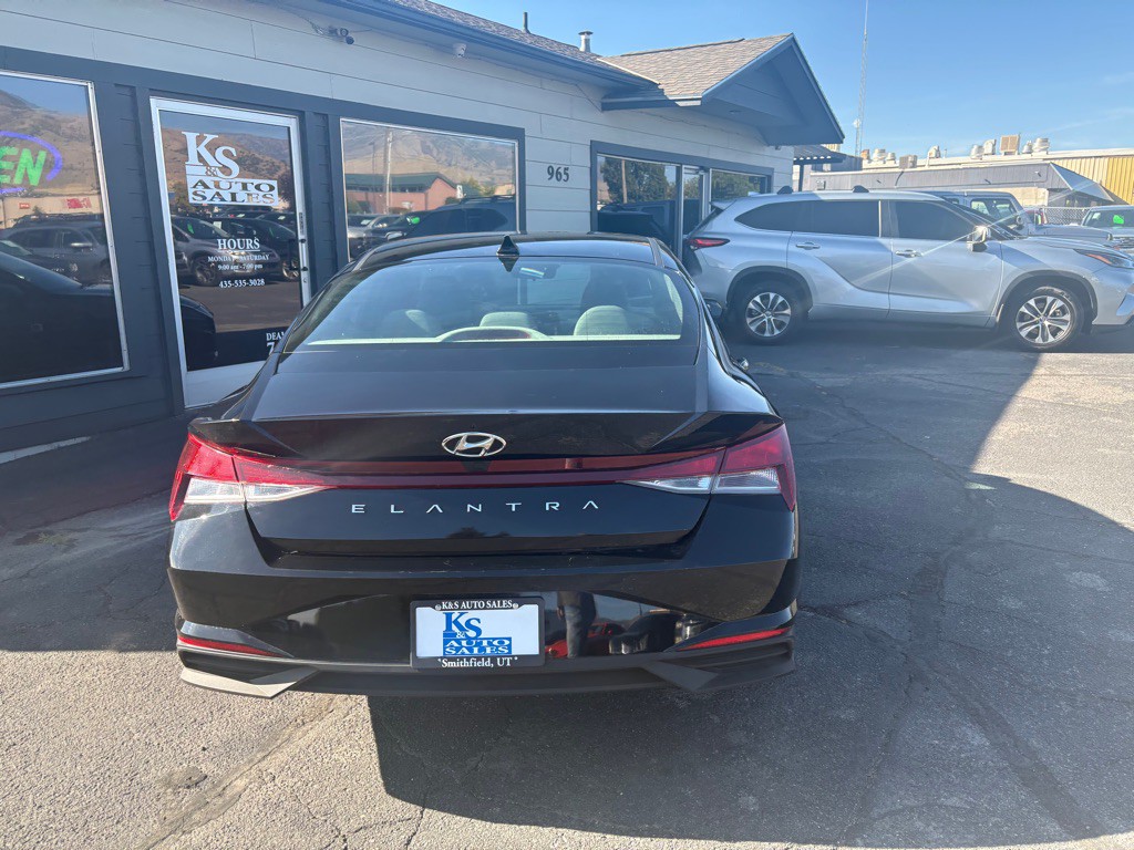 2023 Hyundai Elantra Image 4