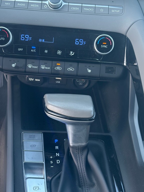2023 Hyundai Elantra Image 12