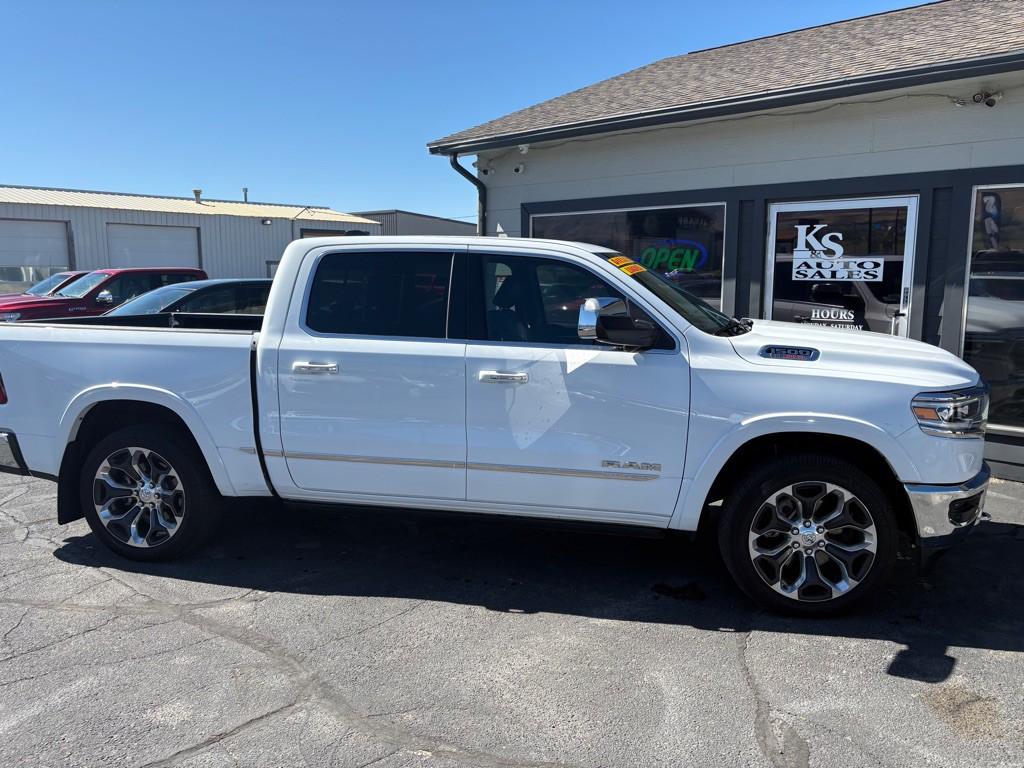 2022 RAM 1500 Image 2
