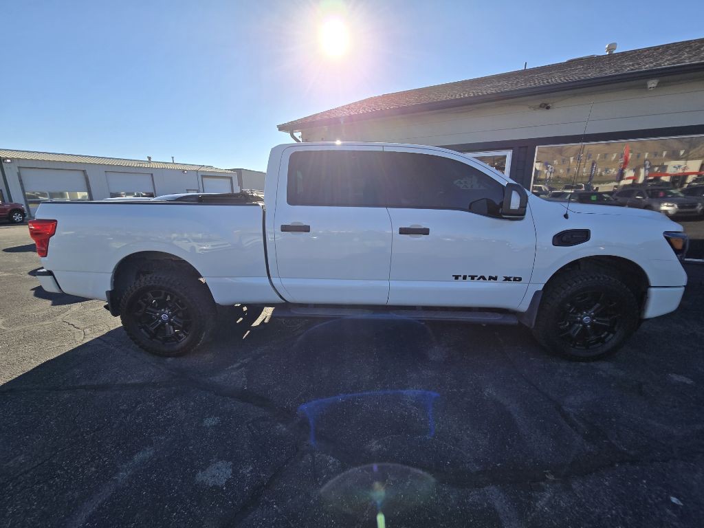 2019 Nissan Titan Image 2