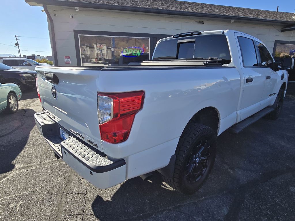 2019 Nissan Titan Image 3