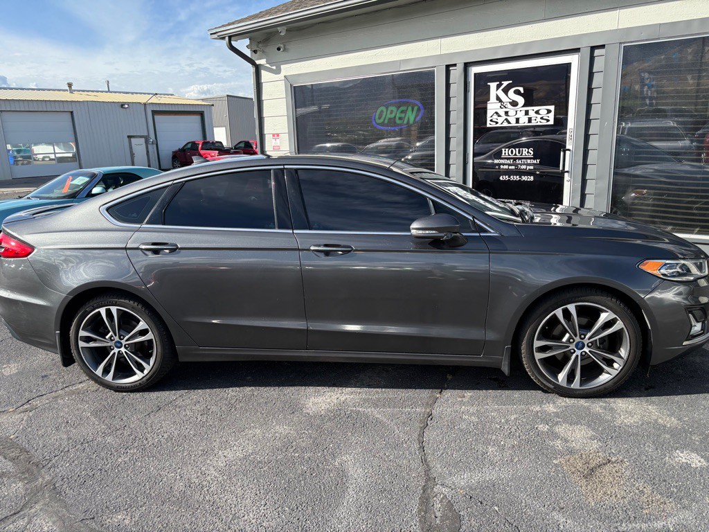 2019 Ford Fusion Image 2