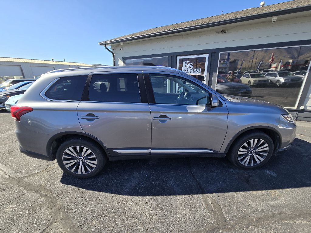 2020 Mitsubishi Outlander Image 2