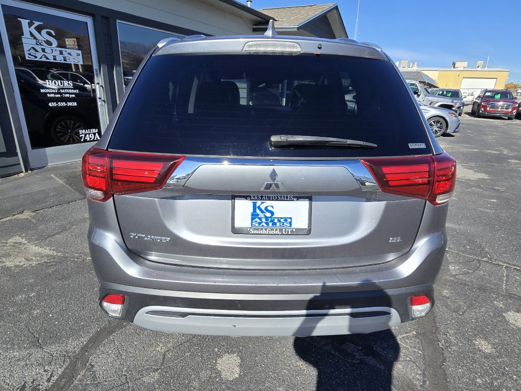 2020 Mitsubishi Outlander Image 4