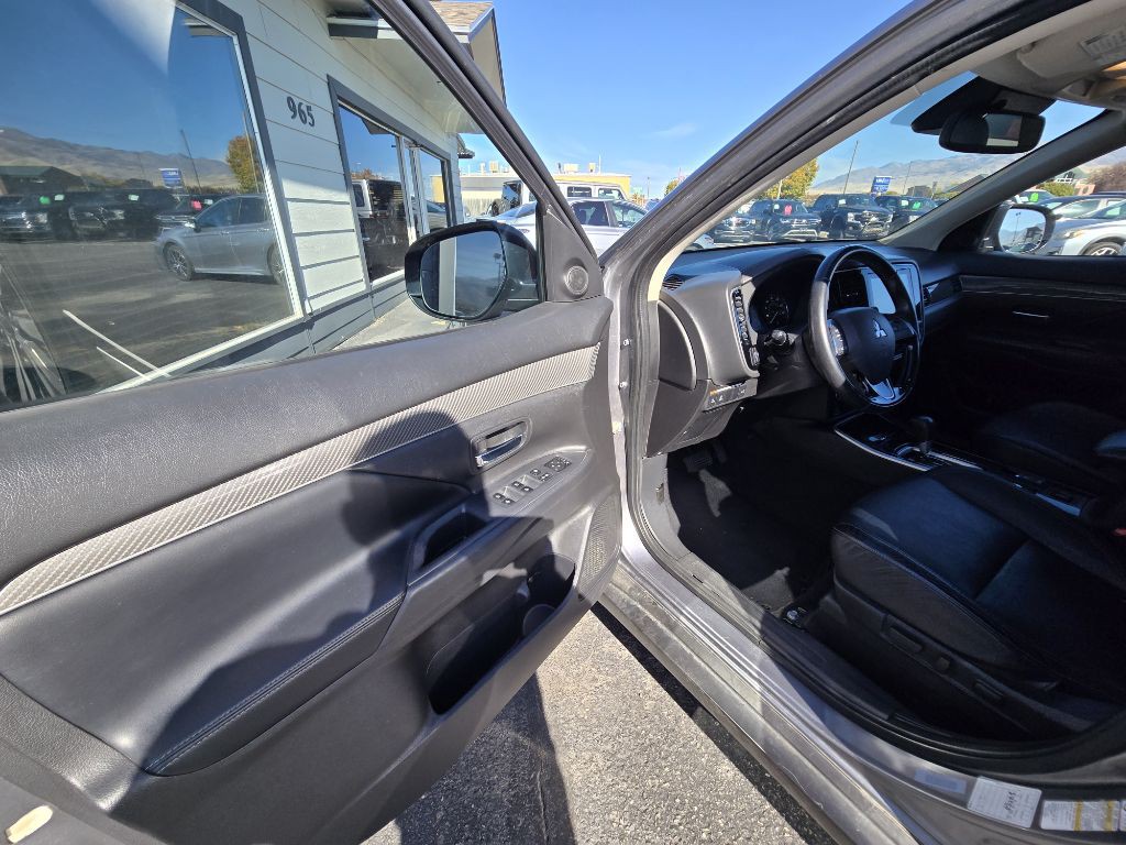 2020 Mitsubishi Outlander Image 9