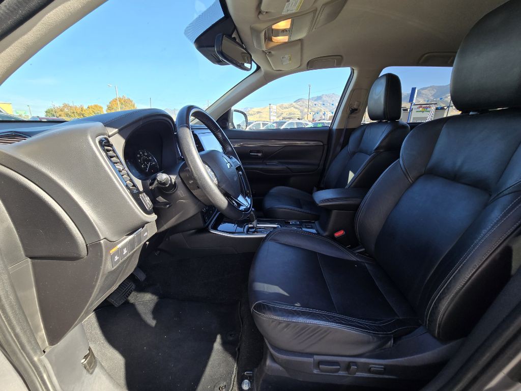 2020 Mitsubishi Outlander Image 10