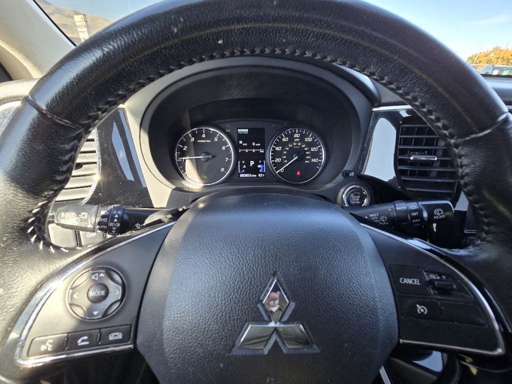 2020 Mitsubishi Outlander Image 12