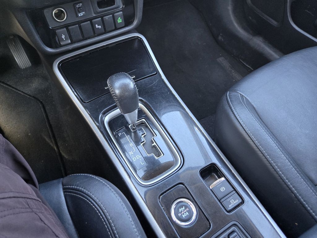 2020 Mitsubishi Outlander Image 16
