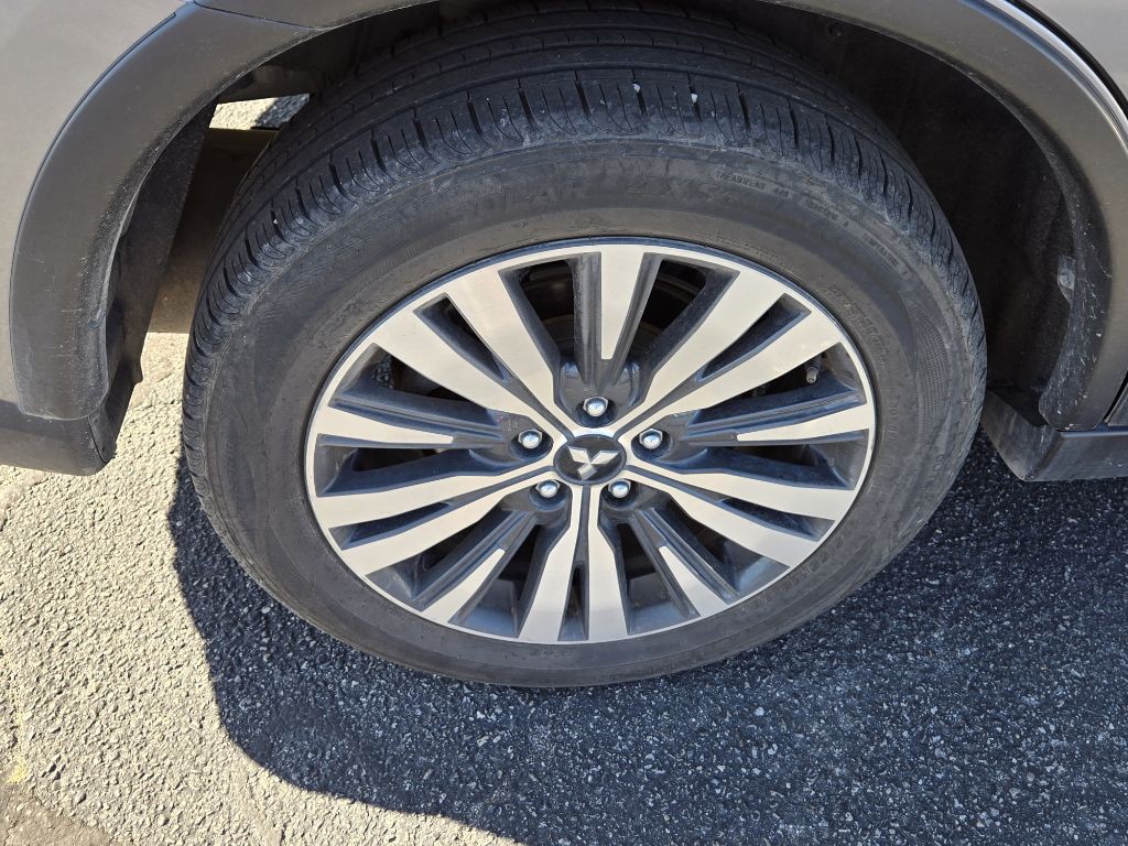 2020 Mitsubishi Outlander Image 23