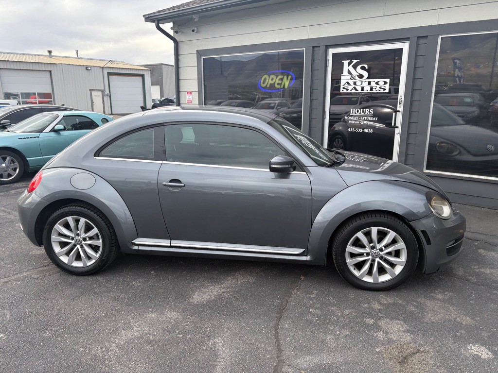 2014 Volkswagen Beetle Image 2