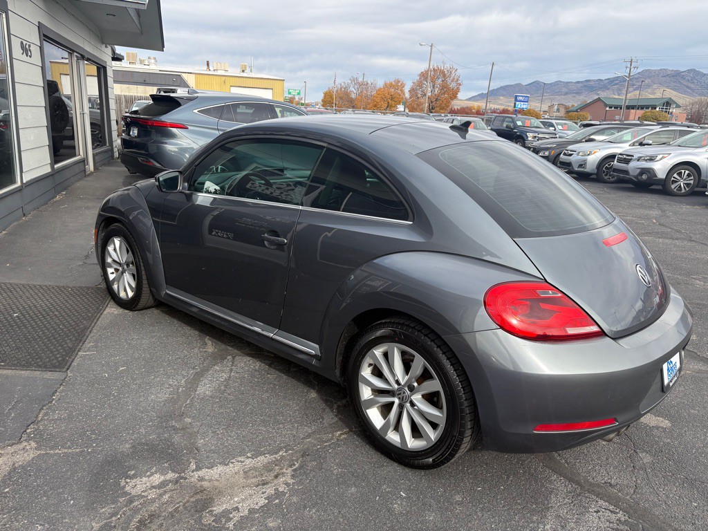 2014 Volkswagen Beetle Image 5