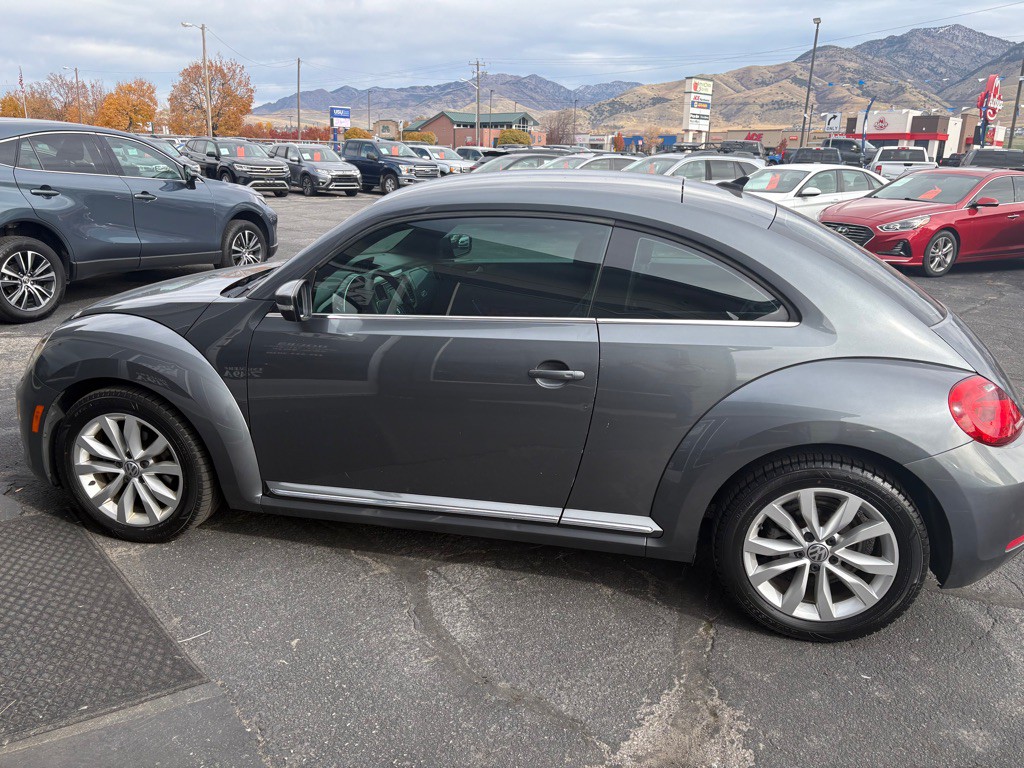 2014 Volkswagen Beetle Image 6