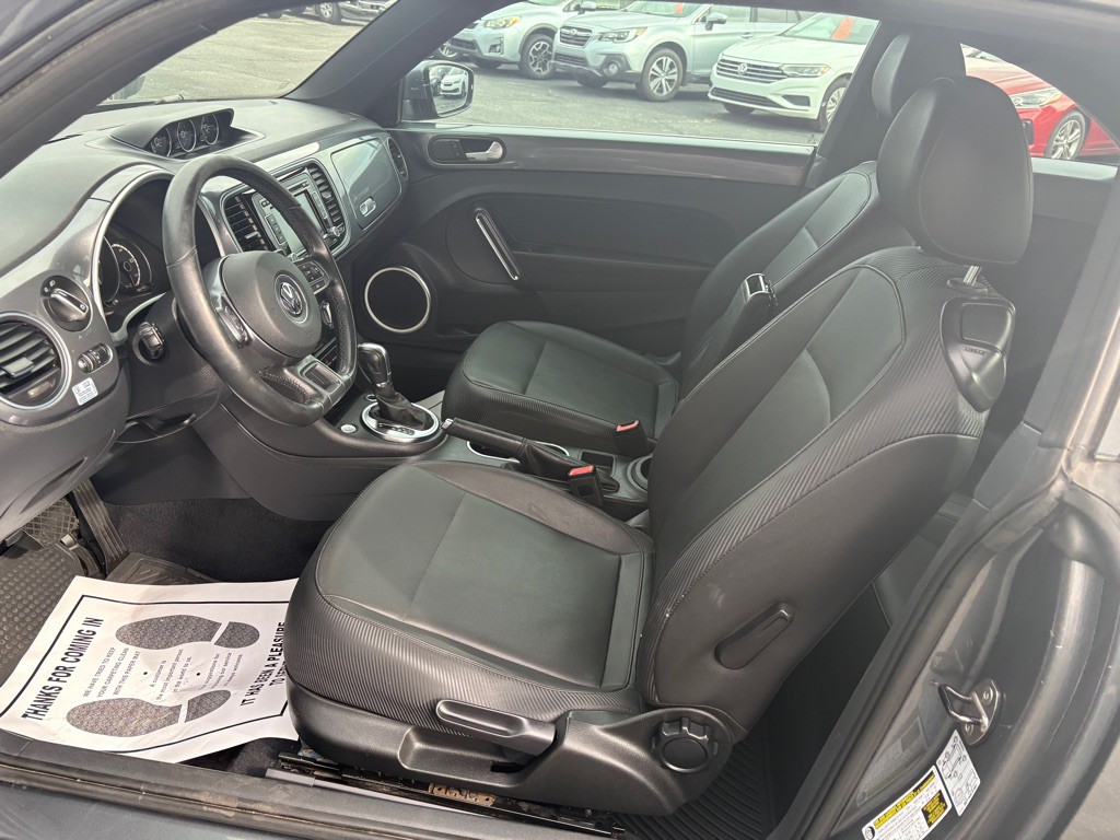 2014 Volkswagen Beetle Image 9