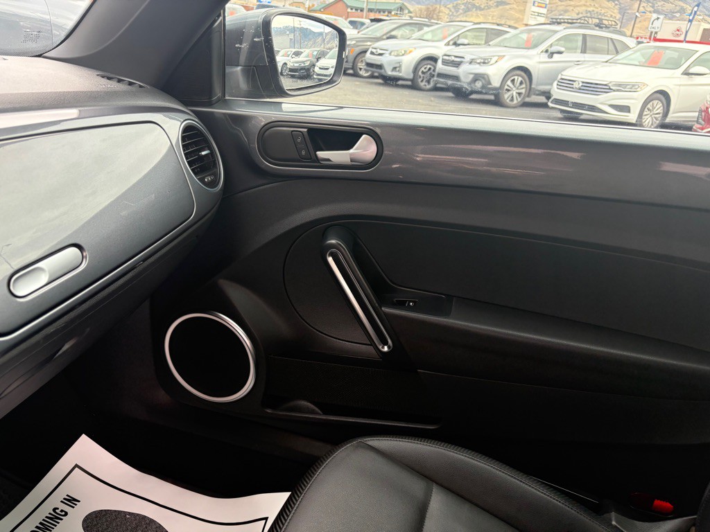 2014 Volkswagen Beetle Image 14