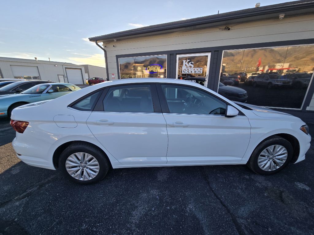 2019 Volkswagen Jetta Image 2