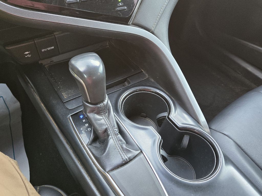 2019 Toyota Camry Image 14