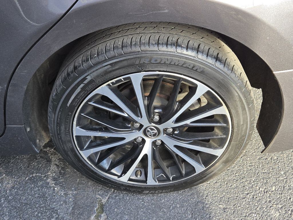 2019 Toyota Camry Image 18
