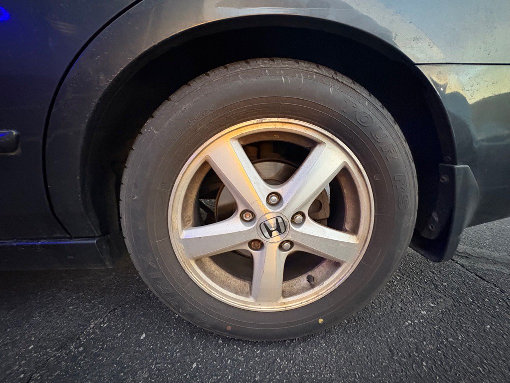 2004 Honda Accord Image 16