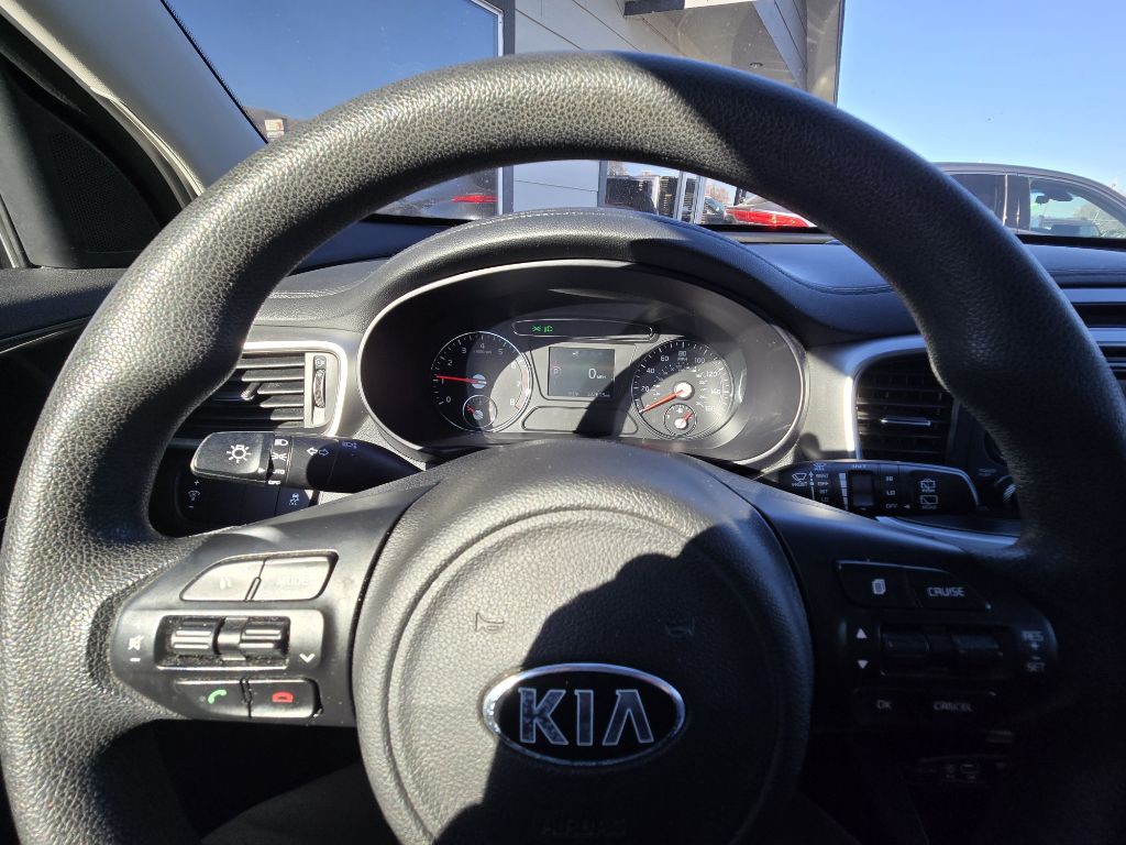 2017 Kia Sorento Image 12