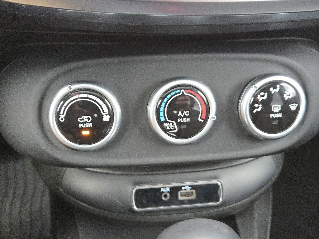 2016 FIAT 500 Image 15