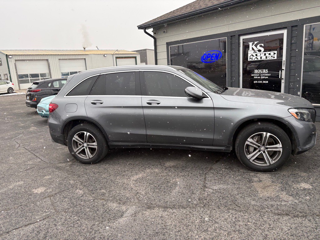 2016 Mercedes-Benz GLC-Class Image 2
