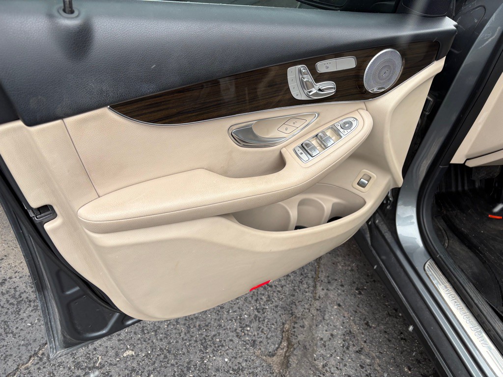 2016 Mercedes-Benz GLC-Class Image 8