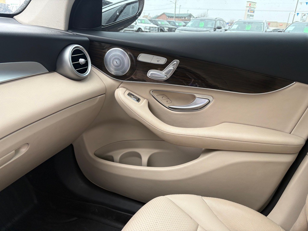 2016 Mercedes-Benz GLC-Class Image 14