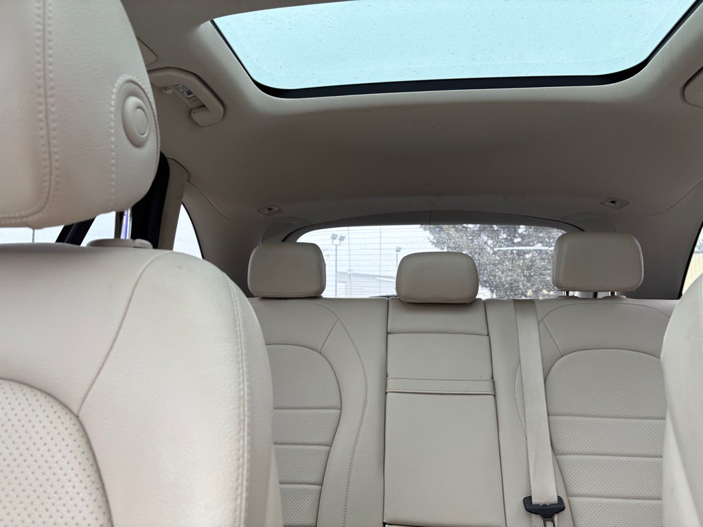 2016 Mercedes-Benz GLC-Class Image 16