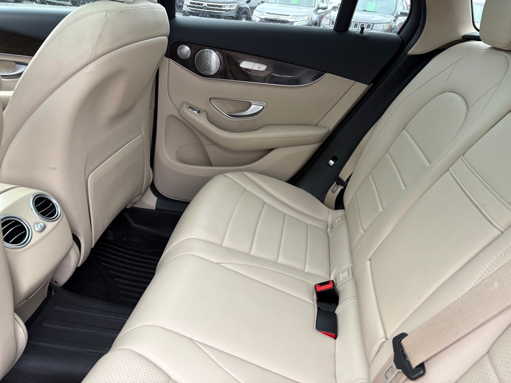 2016 Mercedes-Benz GLC-Class Image 17