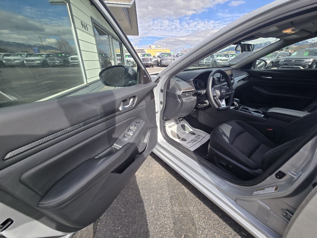 2024 Nissan Altima Image 9