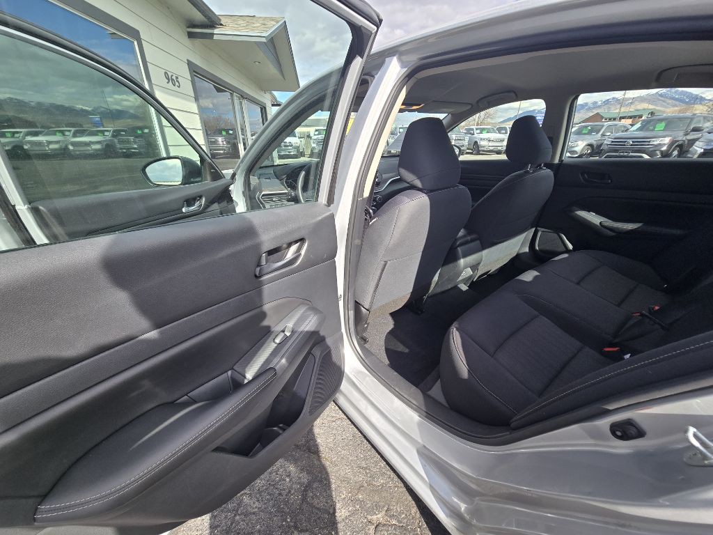 2024 Nissan Altima Image 22