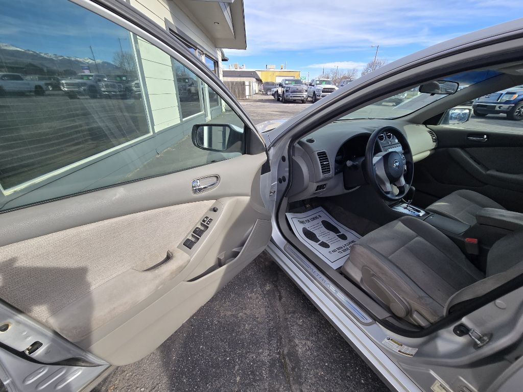 2012 Nissan Altima Image 9