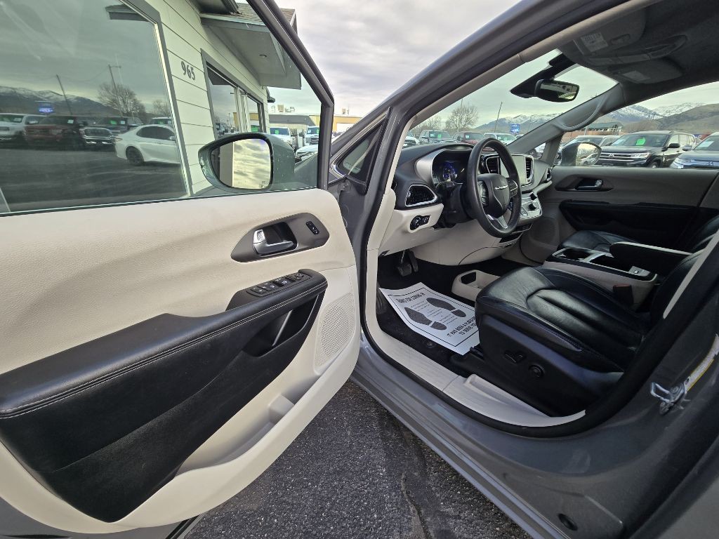 2022 Chrysler Pacifica Image 9