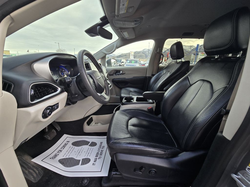 2022 Chrysler Pacifica Image 11