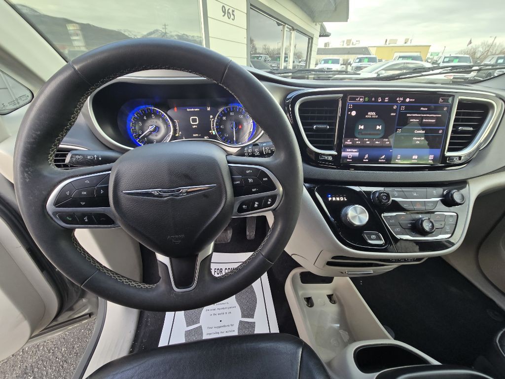 2022 Chrysler Pacifica Image 12