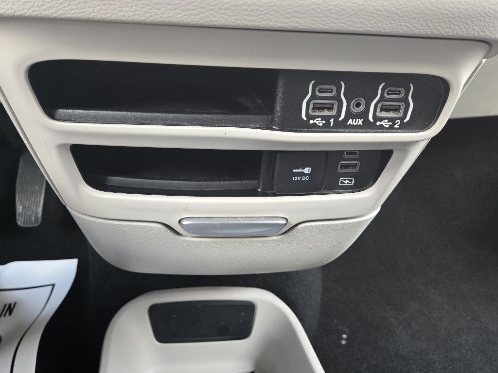 2022 Chrysler Pacifica Image 18