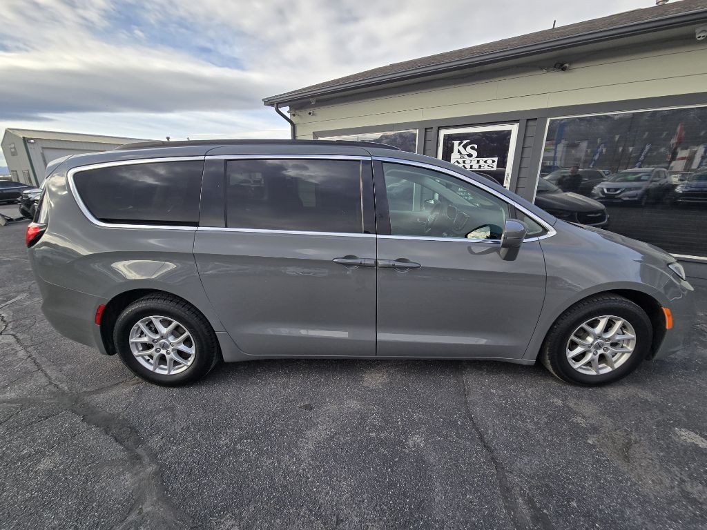 2022 Chrysler Pacifica Image 2