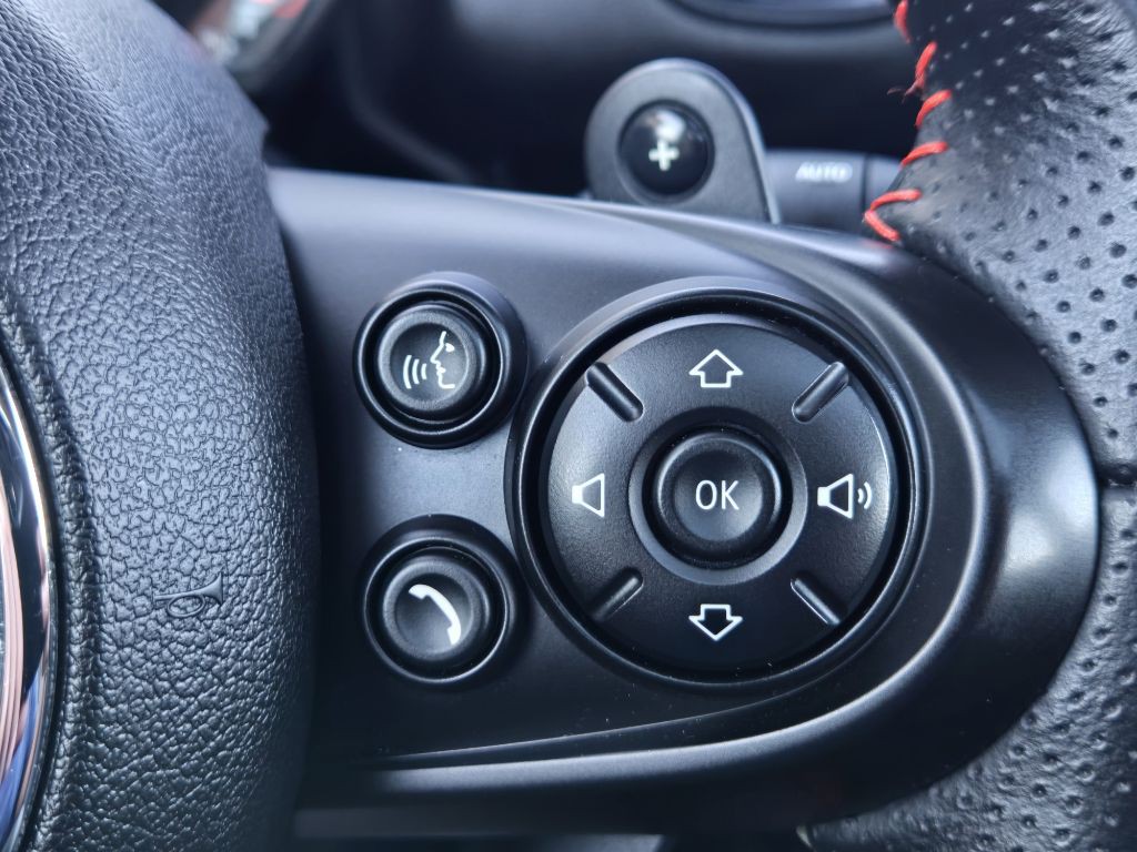 2019 MINI Cooper Image 14