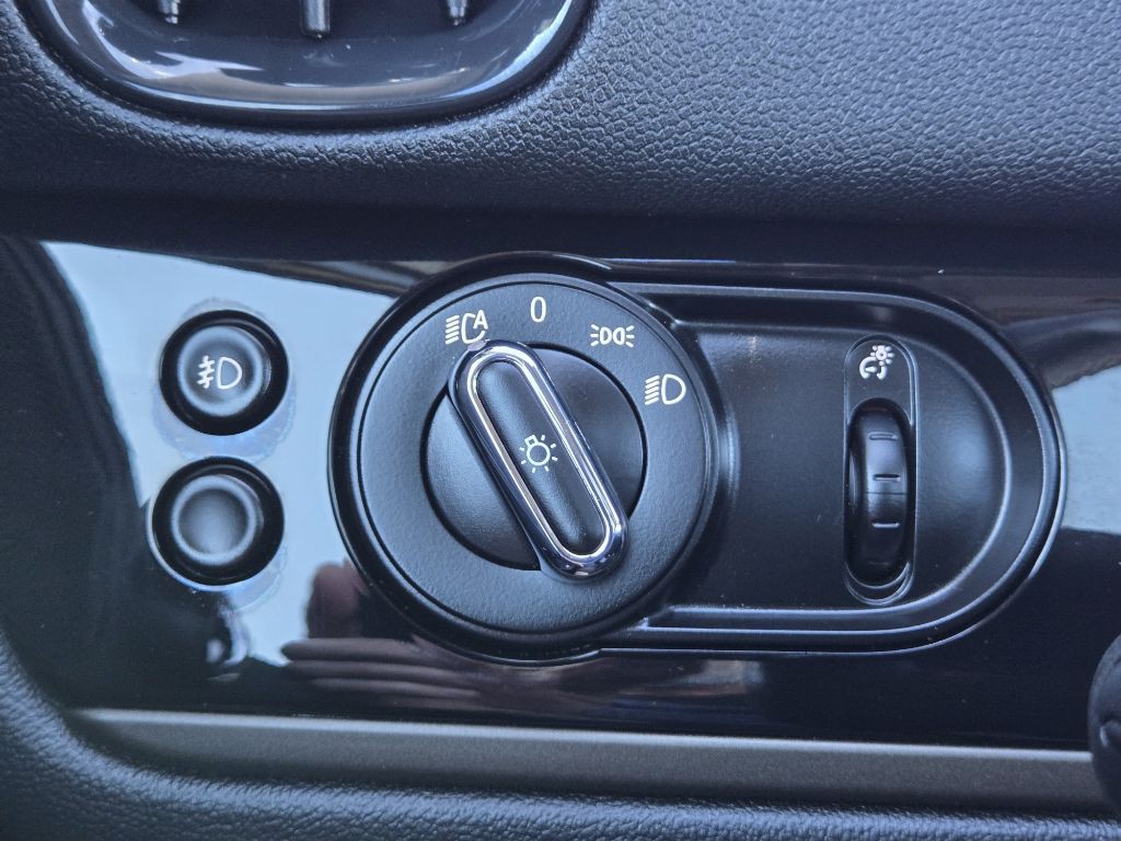 2019 MINI Cooper Image 19