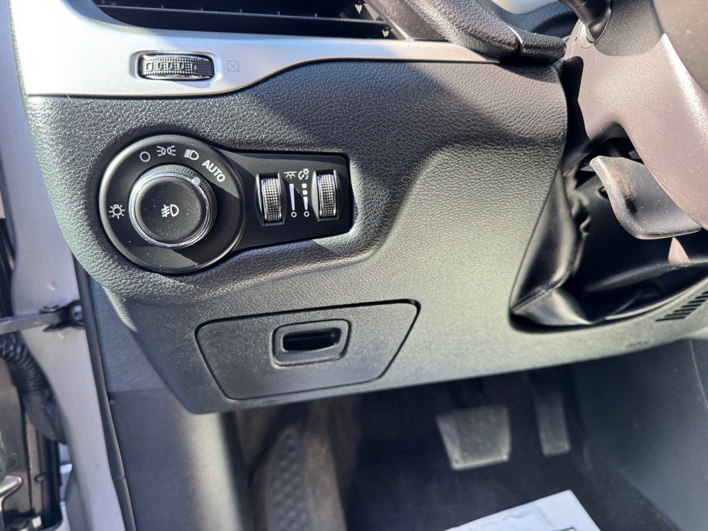 2016 Jeep Cherokee Image 11